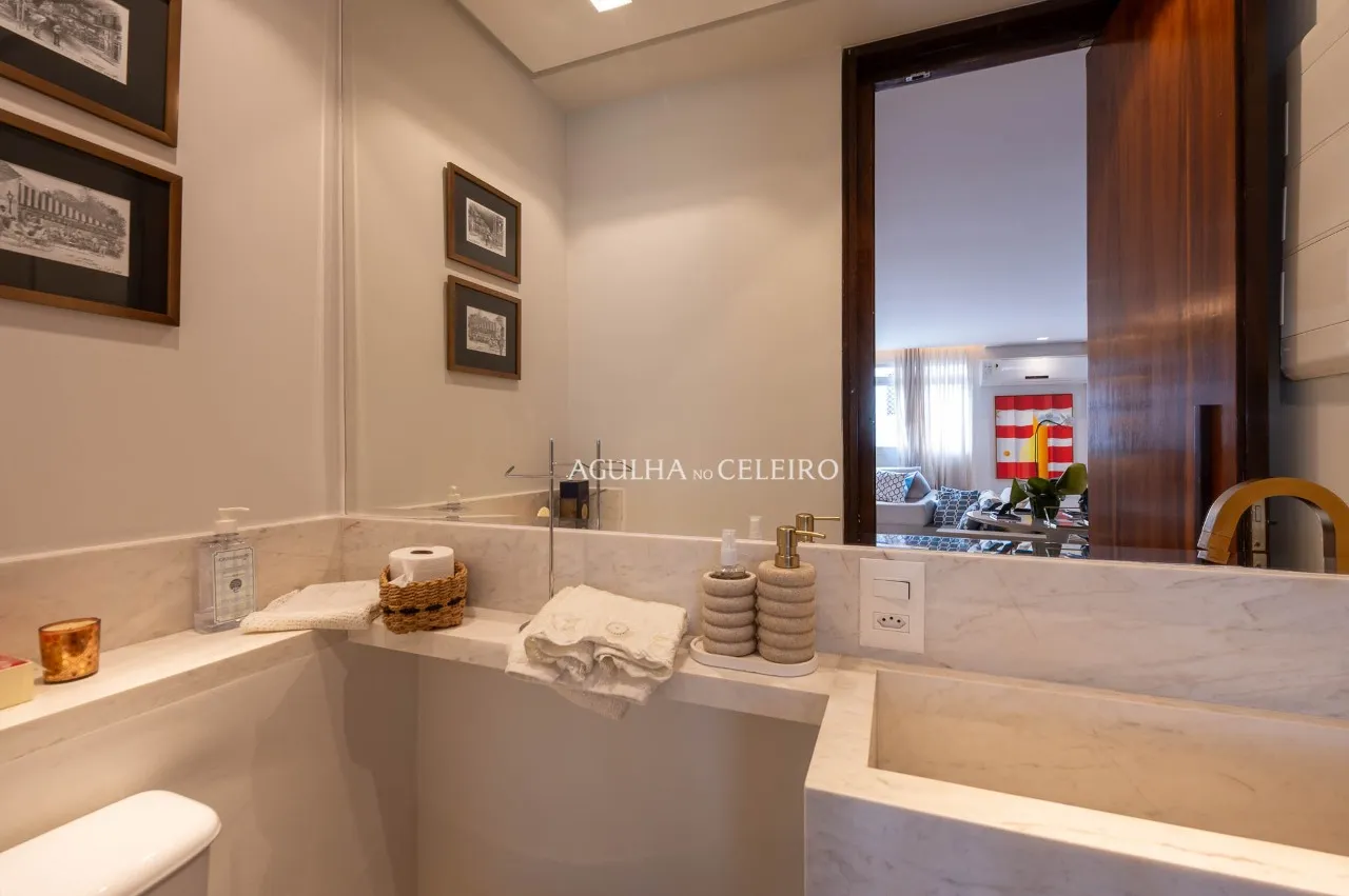 Apartamento reformado à venda em ótima rua no Itaim Bibi – AP4886