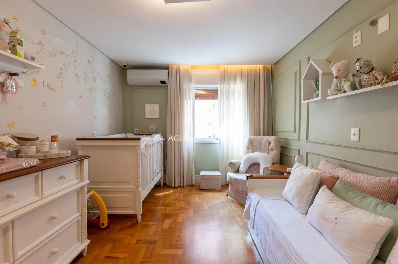 Apartamento reformado à venda em ótima rua no Itaim Bibi – AP4886