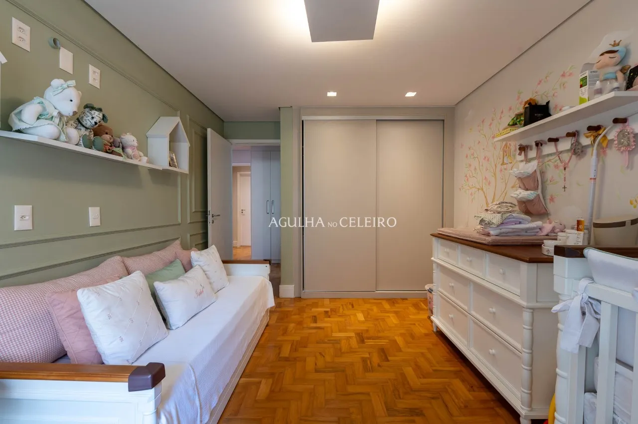 Apartamento reformado à venda em ótima rua no Itaim Bibi – AP4886