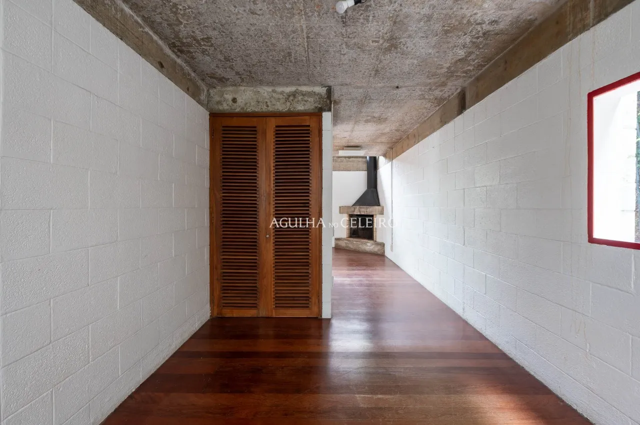 Casa espaçosa à venda em Alto de Pinheiros – CA0497