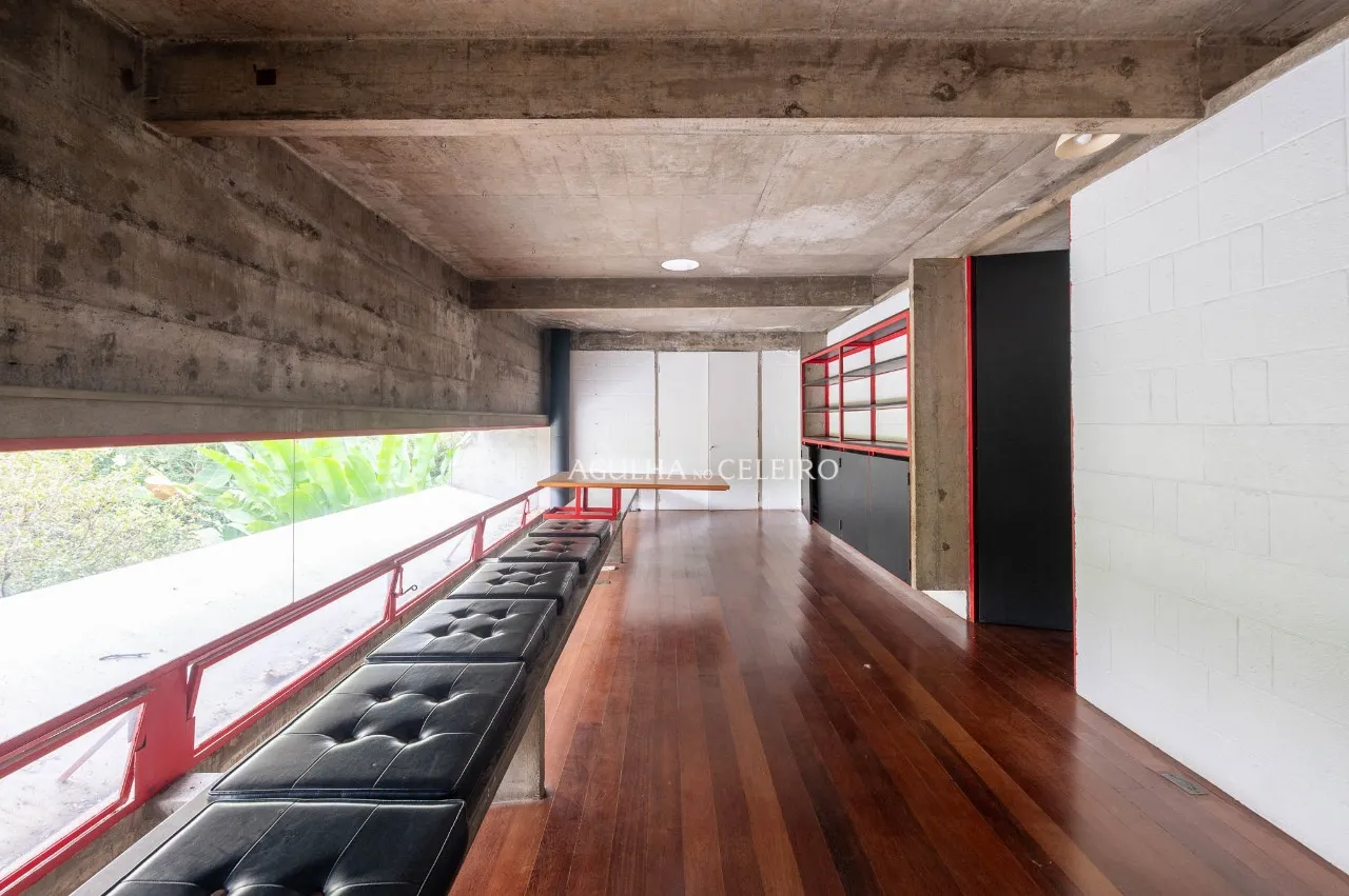 Casa espaçosa à venda em Alto de Pinheiros – CA0497