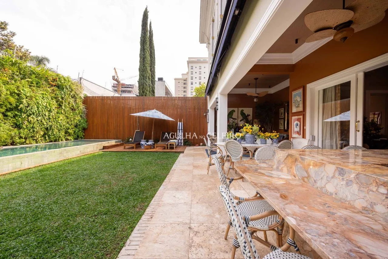 Casa com projeto Bi Crisóstomo e décor de Sig Bergamin no Jardim Europa – CA1012