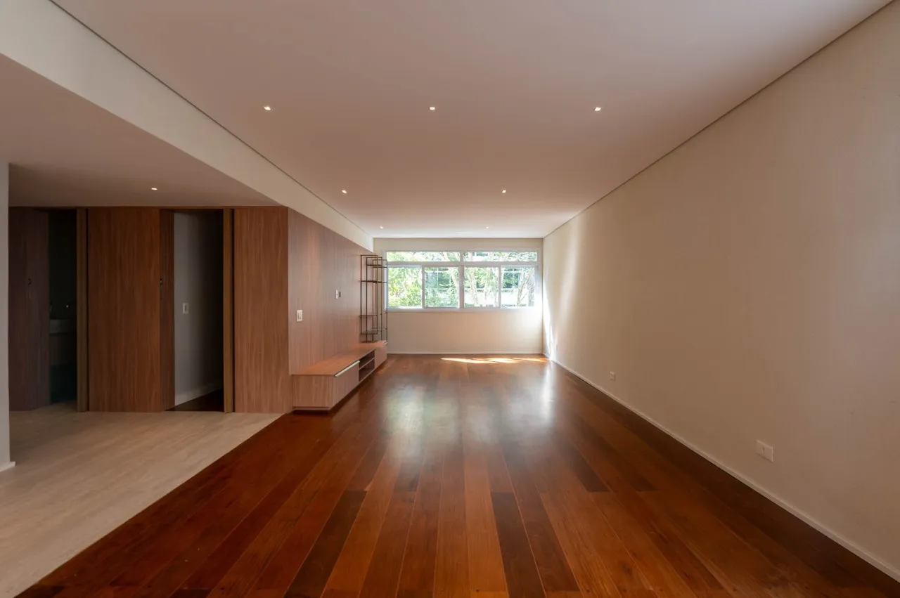 Apartamento totalmente reformado e com localização fantástica à venda no Jardim América. – 12396
