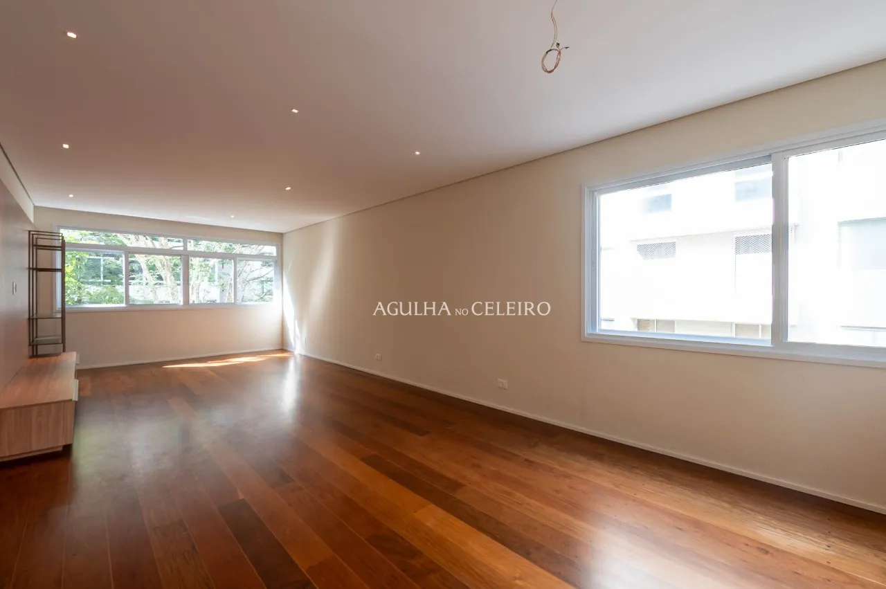 Apartamento totalmente reformado e com localização fantástica à venda no Jardim América. – 12396