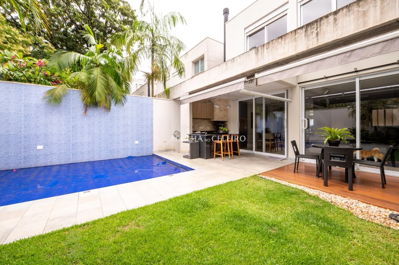 Casa com living externo e piscina à venda no Brooklin – 12523