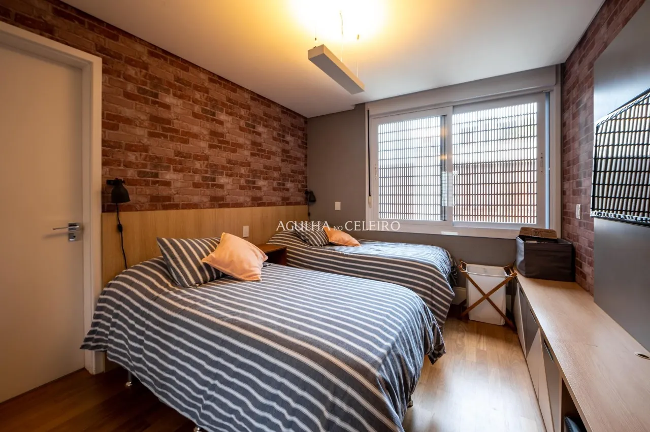 Casa com living externo e piscina à venda no Brooklin – 12523