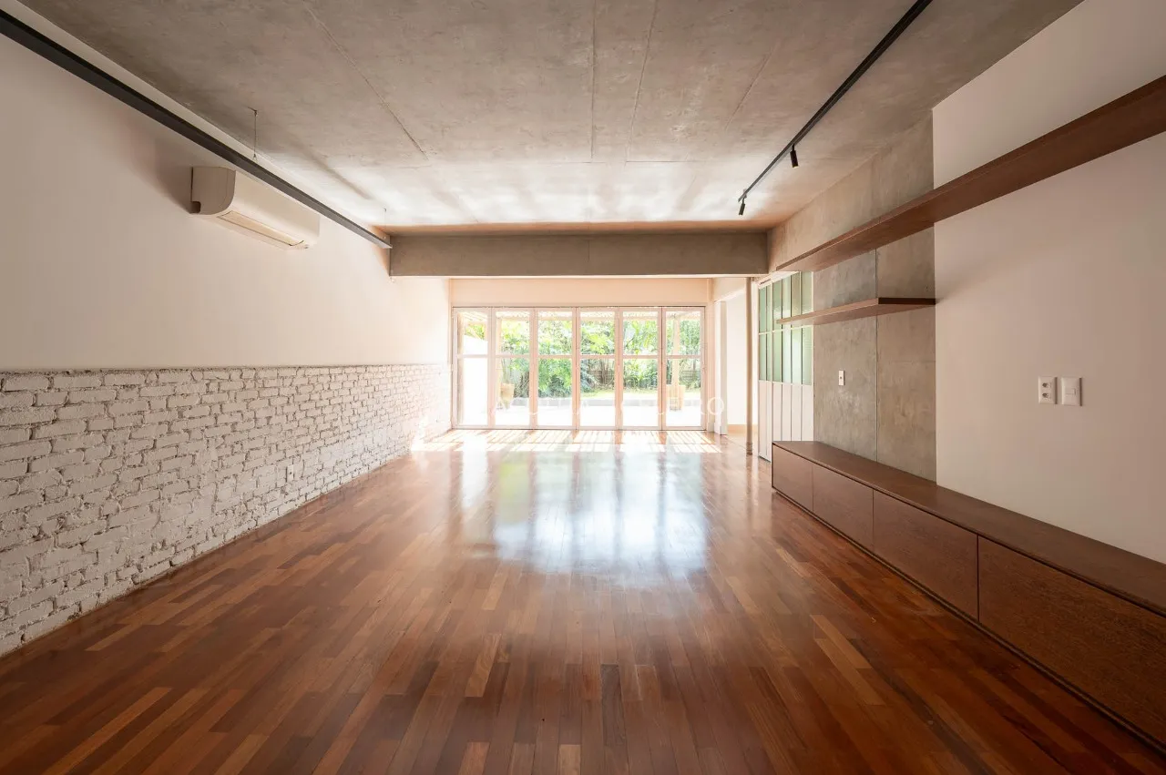 Apartamento com ares de casa à venda na Vila Madalena – 16603