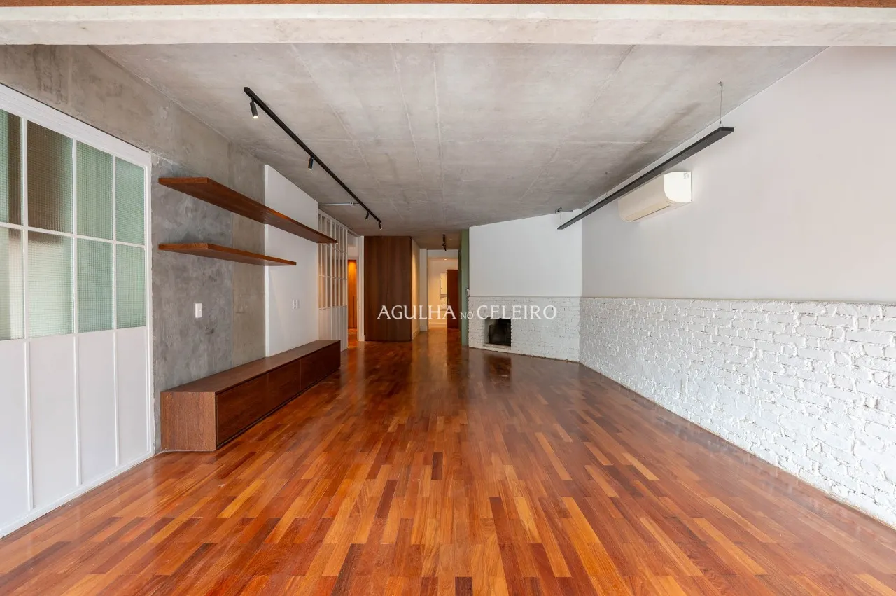 Apartamento com ares de casa à venda na Vila Madalena – 16603