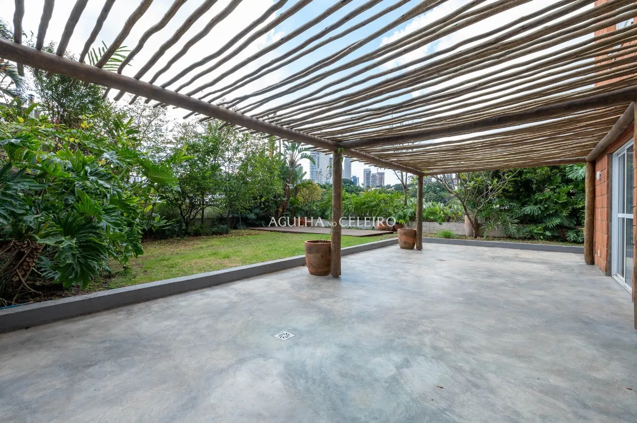 Apartamento com ares de casa à venda na Vila Madalena – 16603