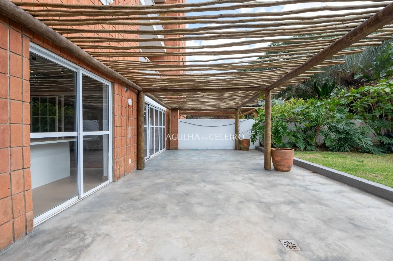 Apartamento com ares de casa à venda na Vila Madalena – 16603