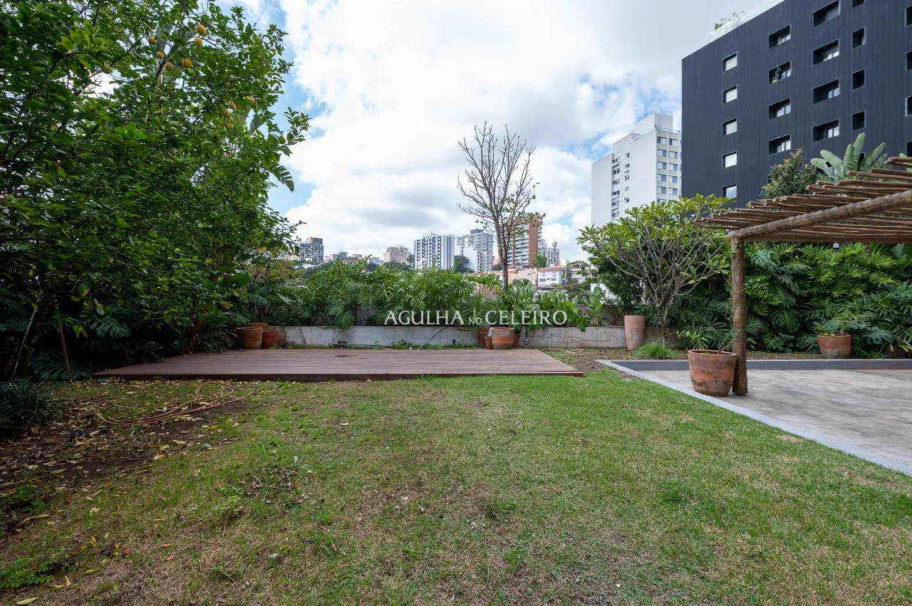 Apartamento com ares de casa à venda na Vila Madalena – 16603