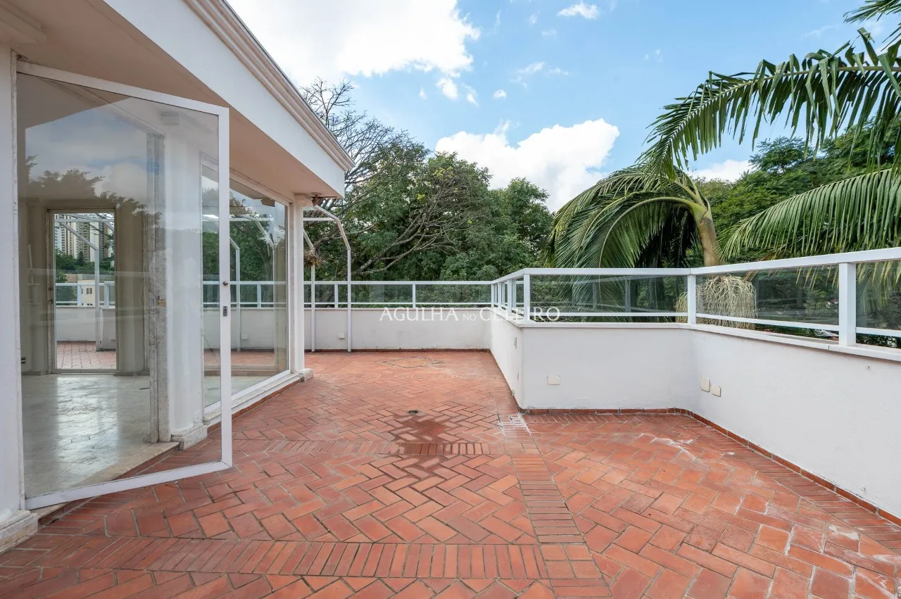 O privilégio de viver cercado pelo verde em uma cobertura única. – 21707