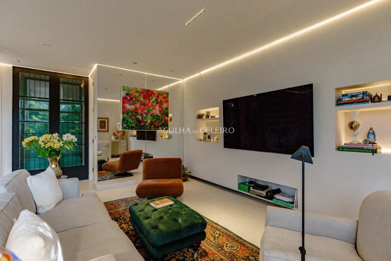 Apartamento totalmente reformado â venda no Itaim Bibi. – 21761