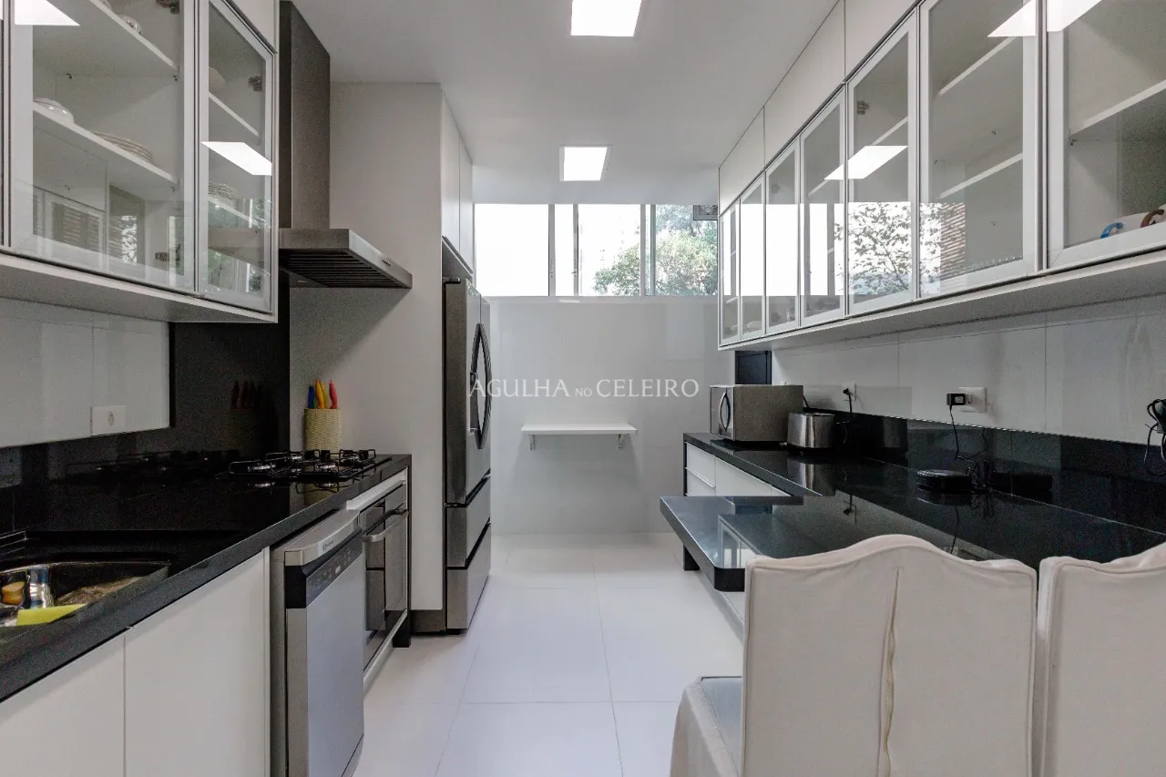 Apartamento totalmente reformado â venda no Itaim Bibi. – 21761