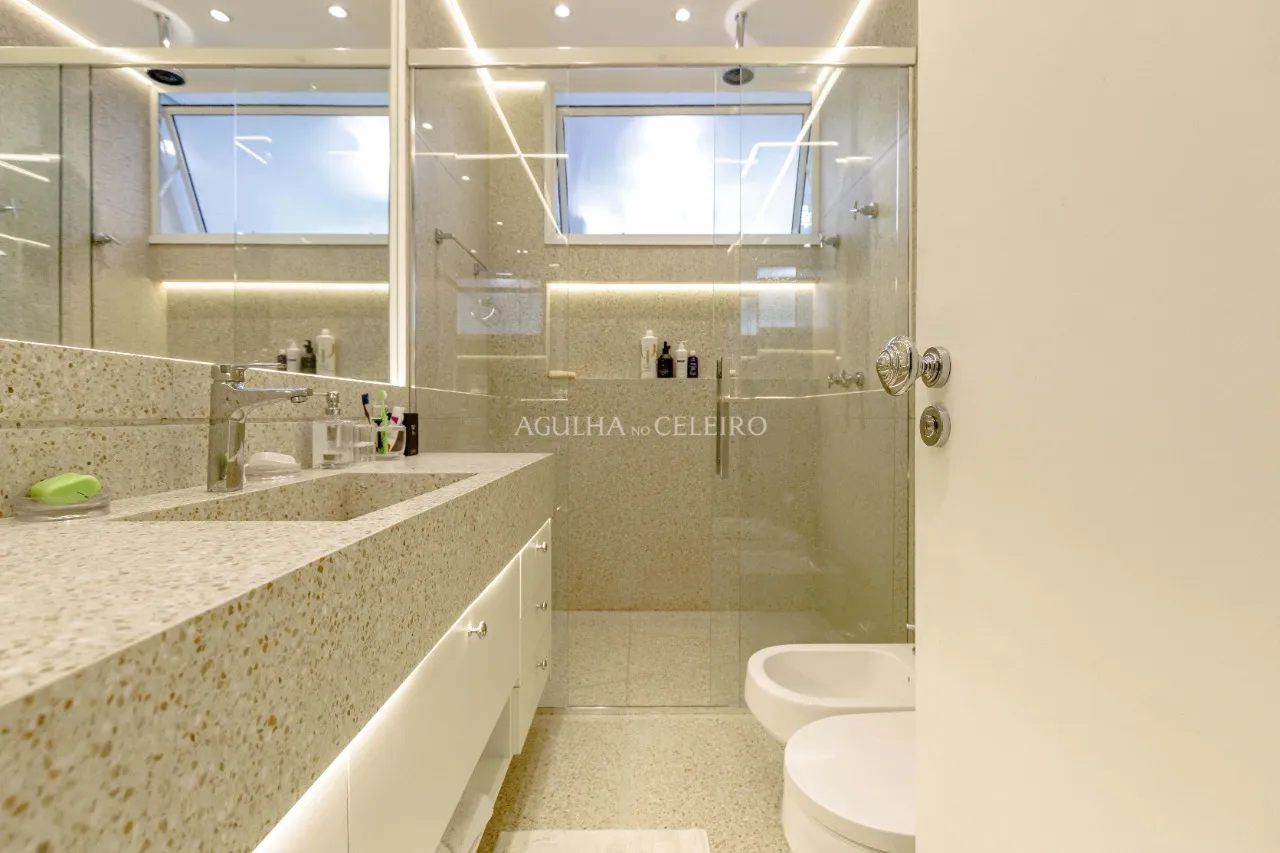 Apartamento totalmente reformado â venda no Itaim Bibi. – 21761