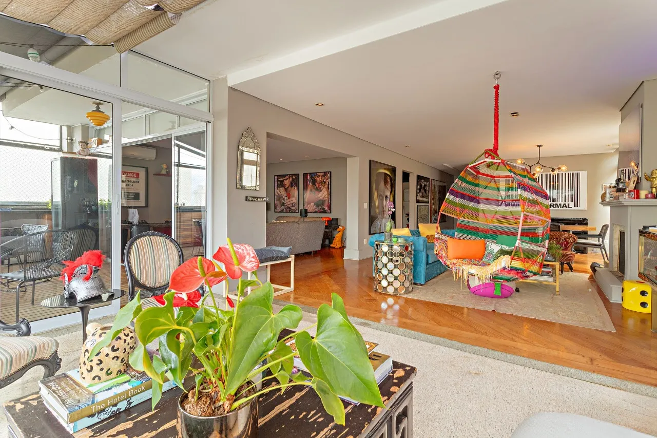 Cobertura penthouse reformada com terraço e vista aberta – 21785