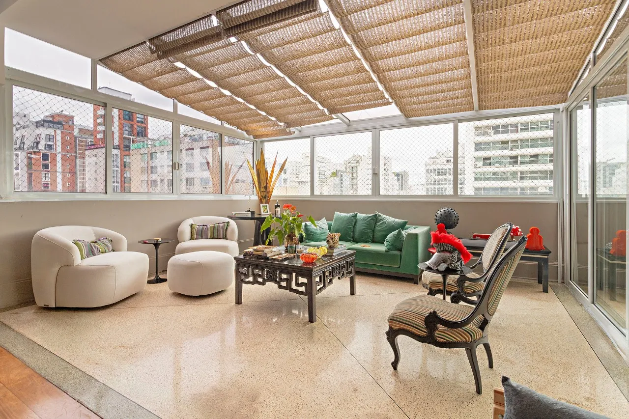 Cobertura penthouse reformada com terraço e vista aberta – 21785
