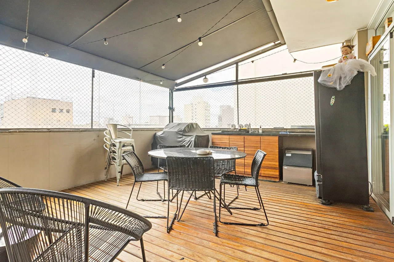 Cobertura penthouse reformada com terraço e vista aberta – 21785