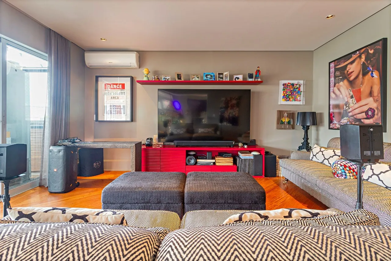 Cobertura penthouse reformada com terraço e vista aberta – 21785