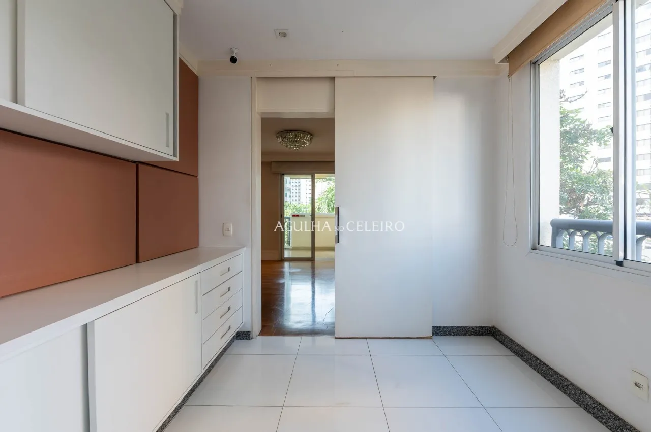 Apartamento à venda em Moema. – 21997