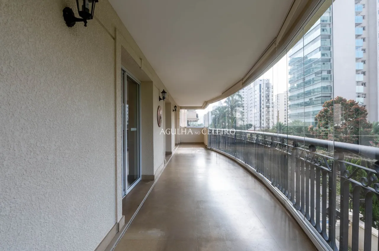 Apartamento à venda em Moema. – 21997
