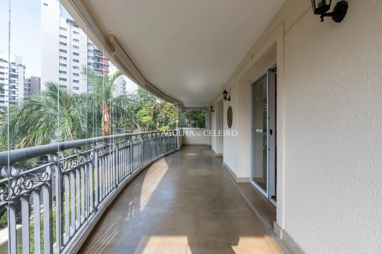 Apartamento à venda em Moema. – 21997