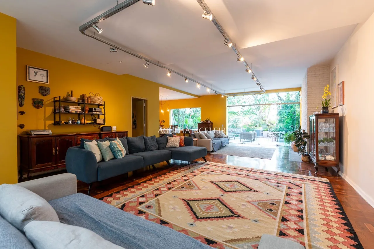 Casa à venda em rua tranquila da Vila Madalena. – 22000