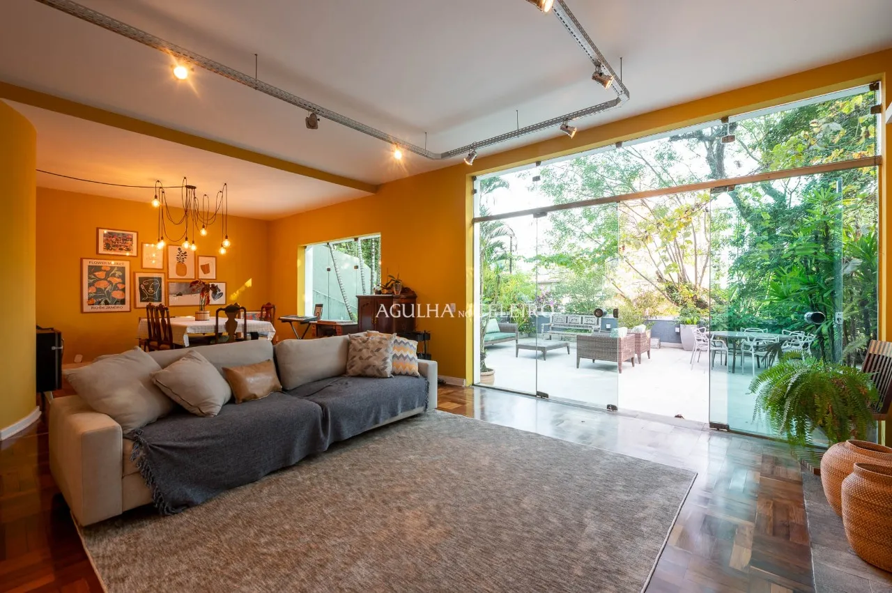 Casa à venda em rua tranquila da Vila Madalena. – 22000