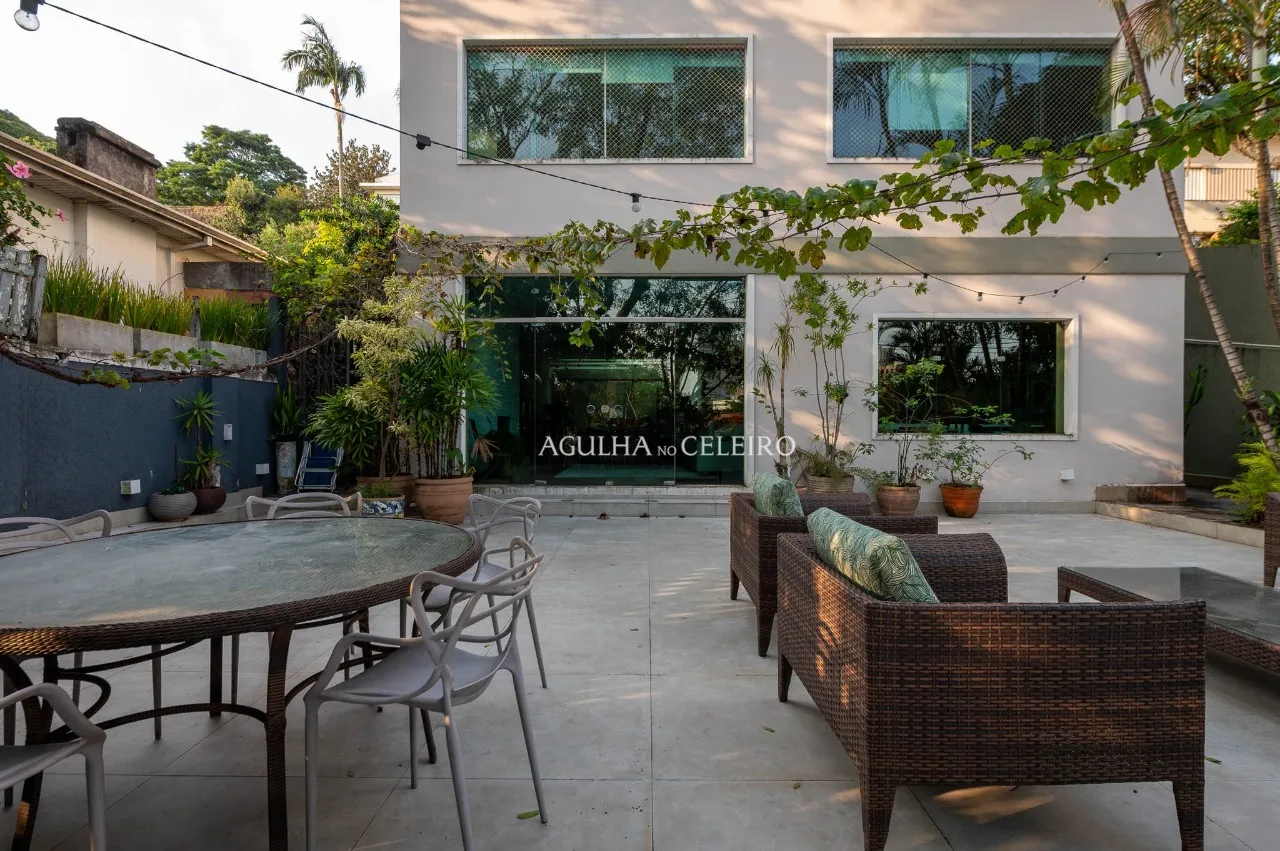 Casa à venda em rua tranquila da Vila Madalena. – 22000