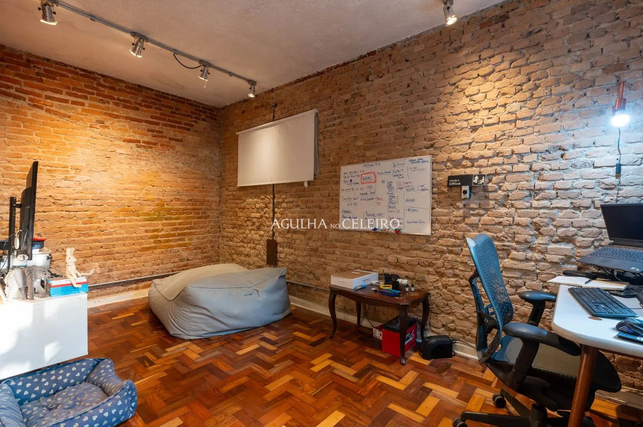 Casa à venda em rua tranquila da Vila Madalena. – 22000