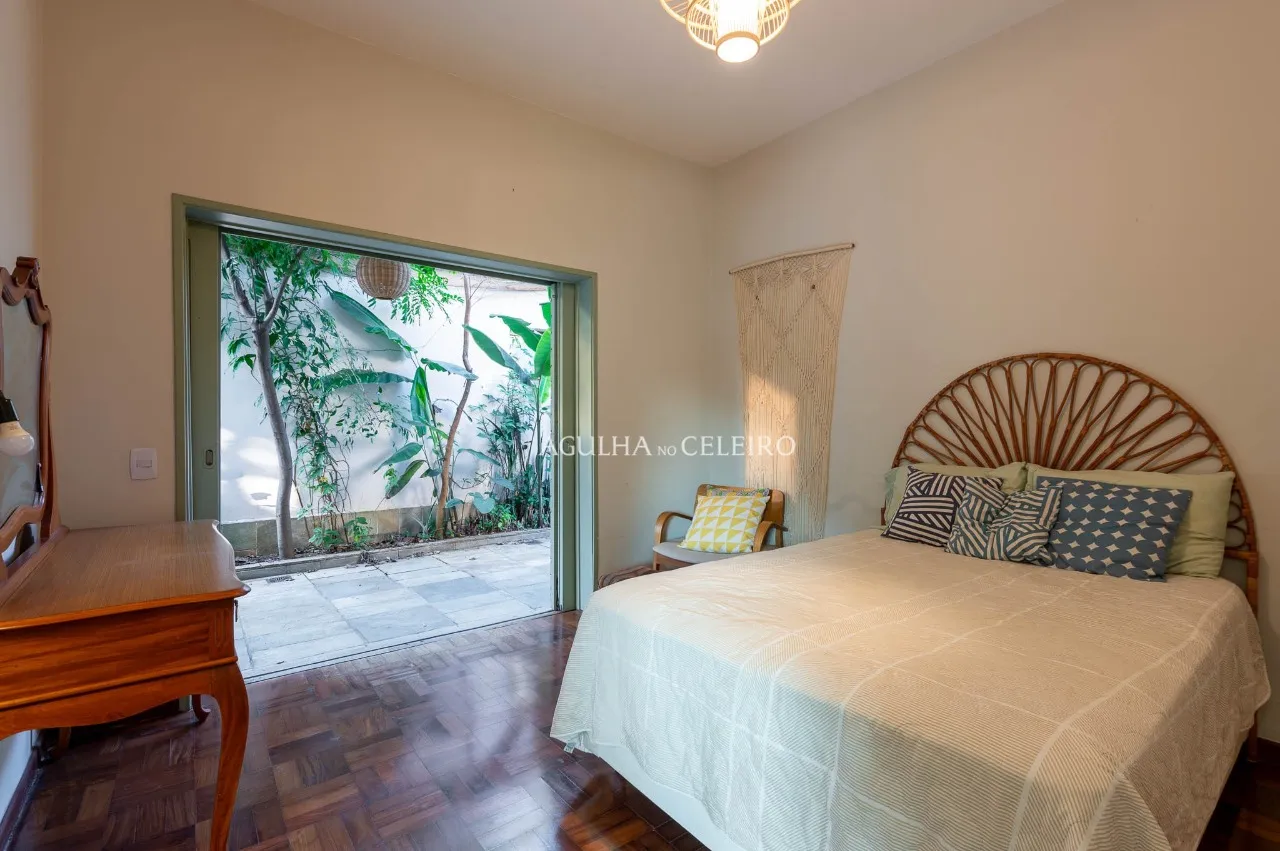 Casa à venda em rua tranquila da Vila Madalena. – 22000