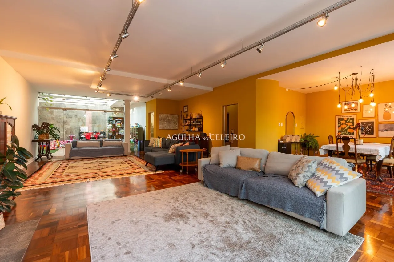 Casa à venda em rua tranquila da Vila Madalena. – 22000
