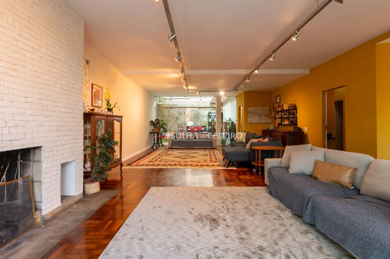 Casa à venda em rua tranquila da Vila Madalena. – 22000