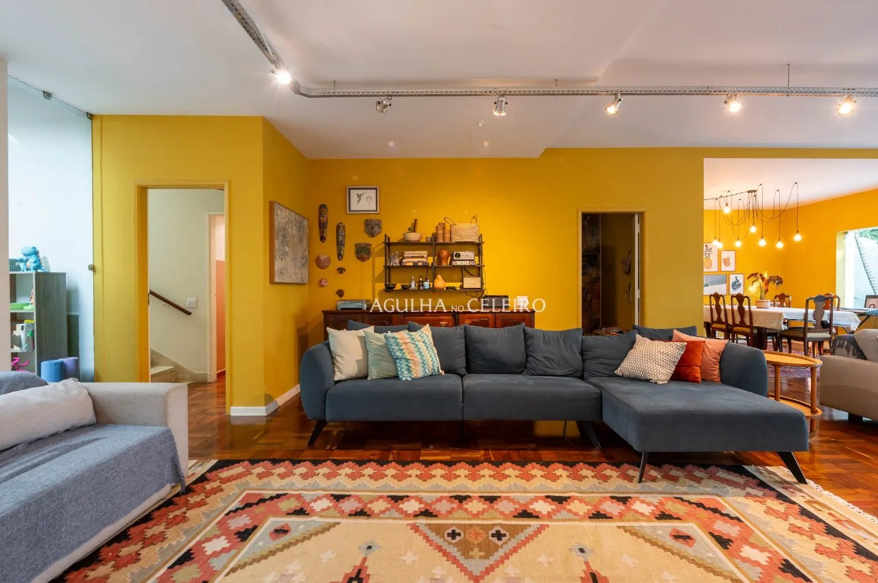 Casa à venda em rua tranquila da Vila Madalena. – 22000