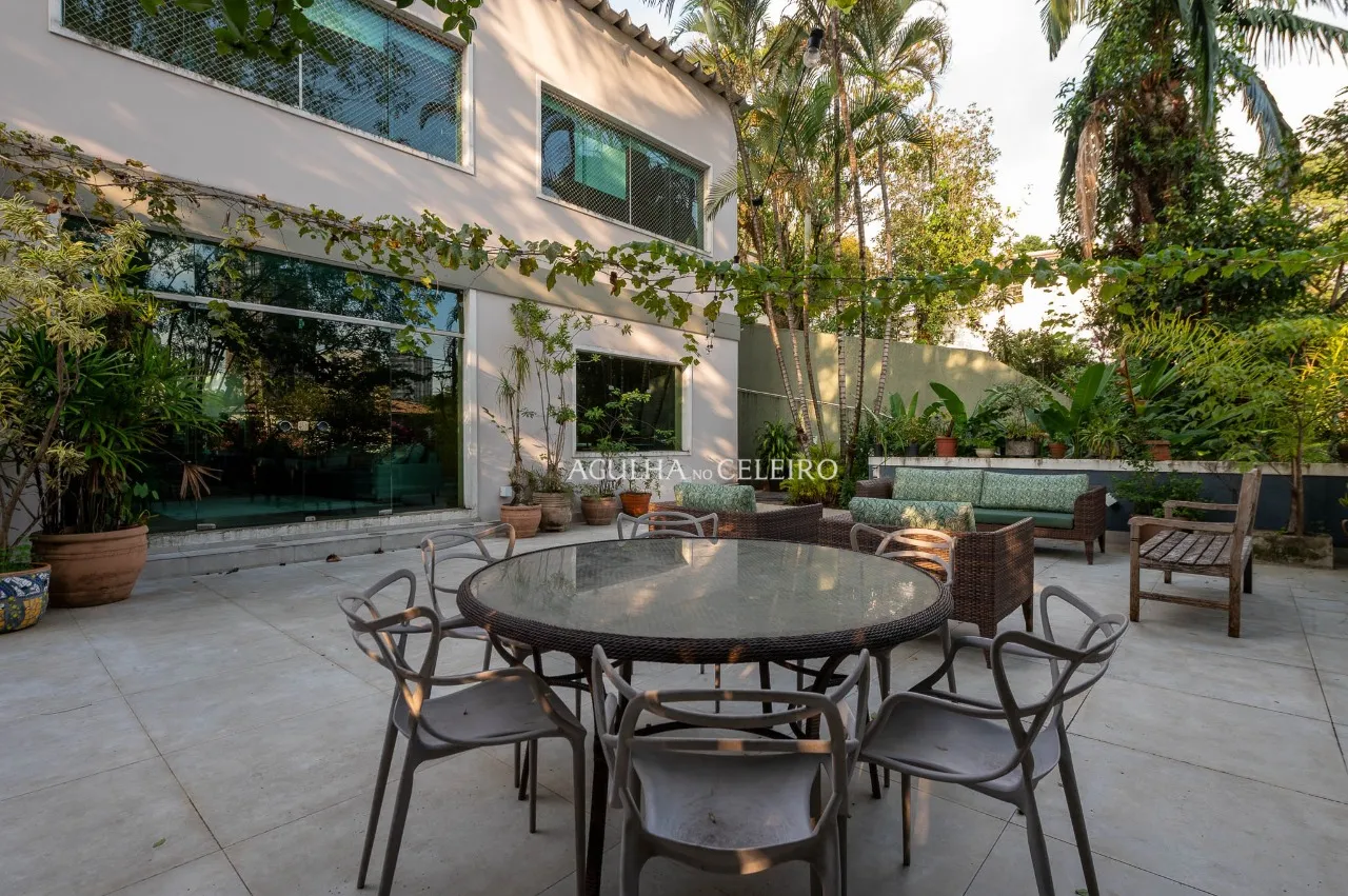 Casa à venda em rua tranquila da Vila Madalena. – 22000