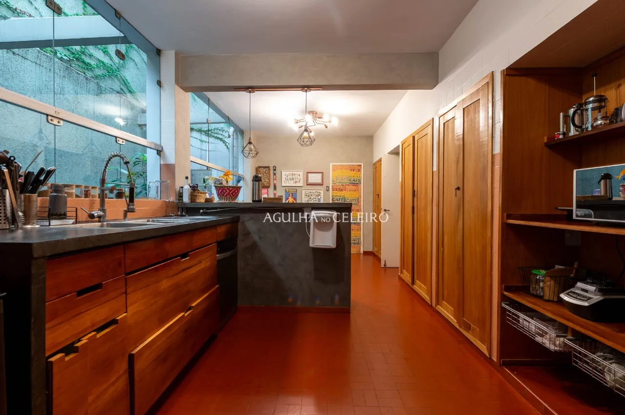 Casa à venda em rua tranquila da Vila Madalena. – 22000