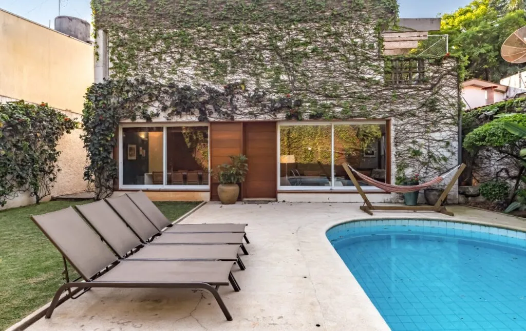 Inspire e respire dias mais verdes e iluminados nesta belíssima casa no Alto de Pinheiros. – 22179
