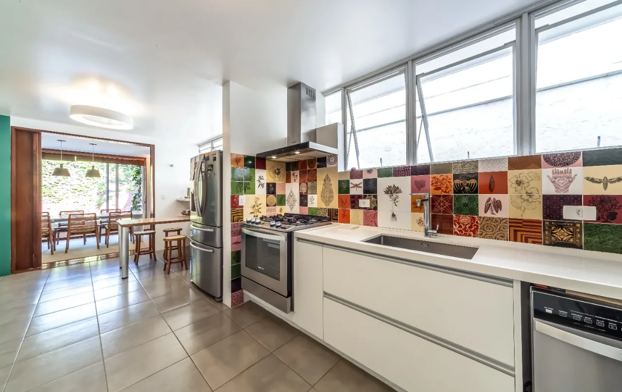 Inspire e respire dias mais verdes e iluminados nesta belíssima casa no Alto de Pinheiros. – 22179
