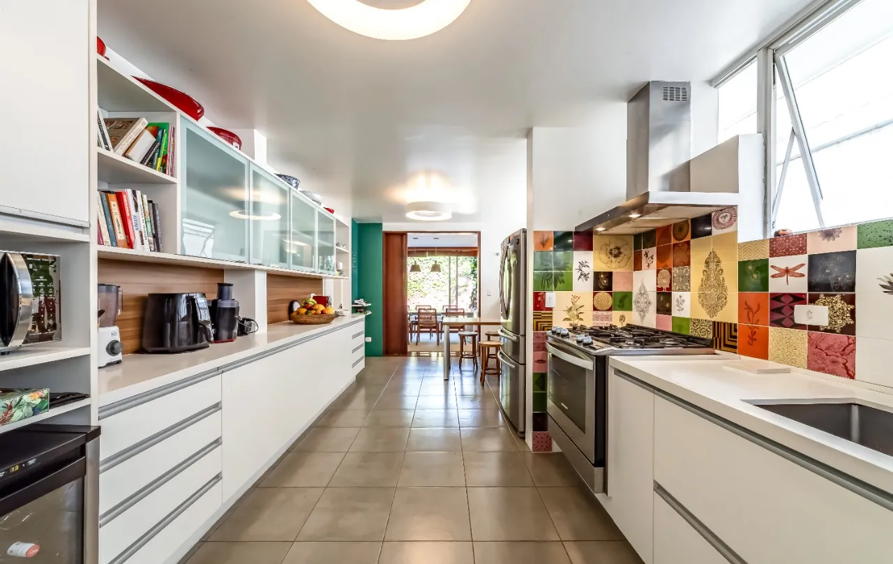 Inspire e respire dias mais verdes e iluminados nesta belíssima casa no Alto de Pinheiros. – 22179