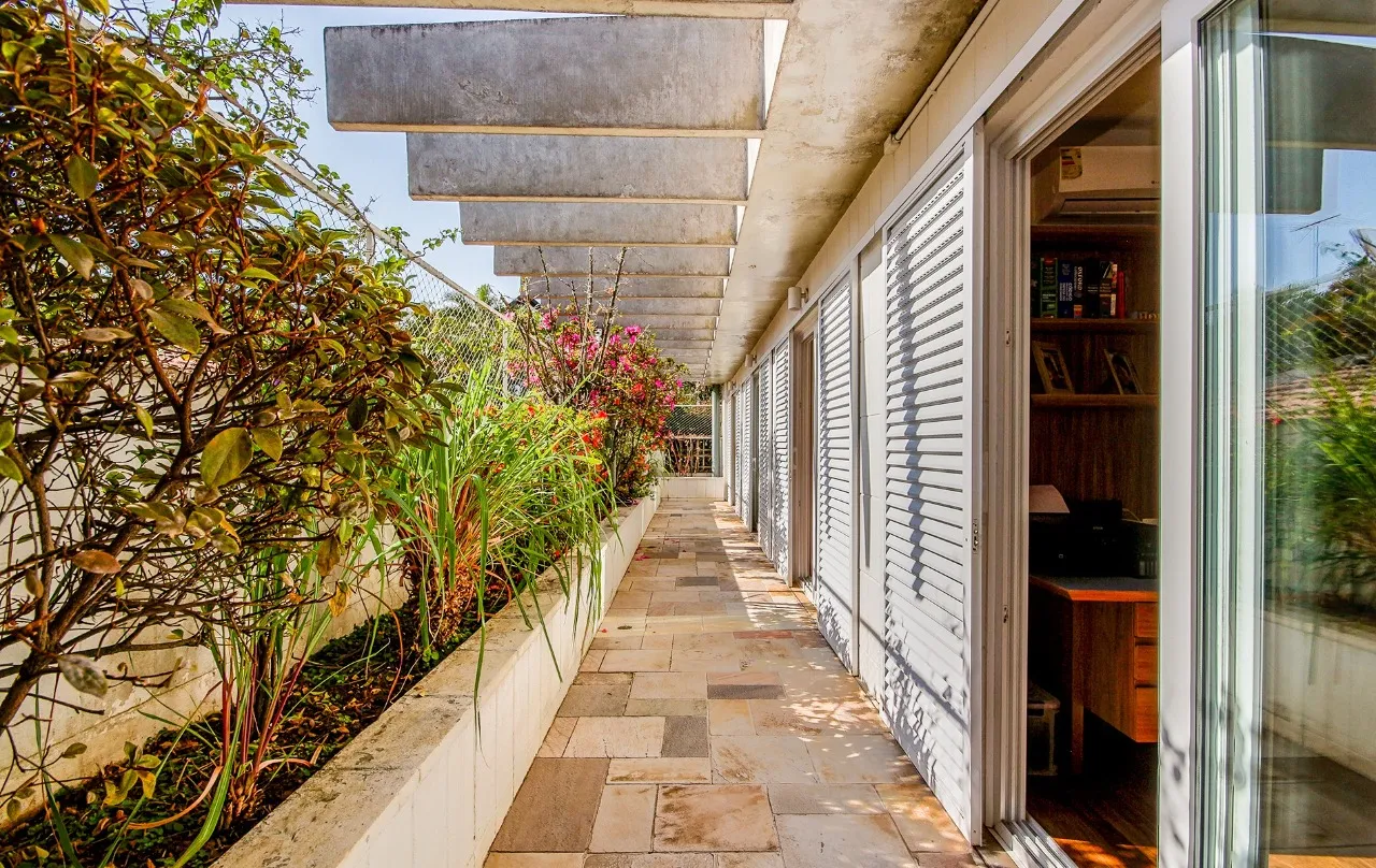 Inspire e respire dias mais verdes e iluminados nesta belíssima casa no Alto de Pinheiros. – 22179