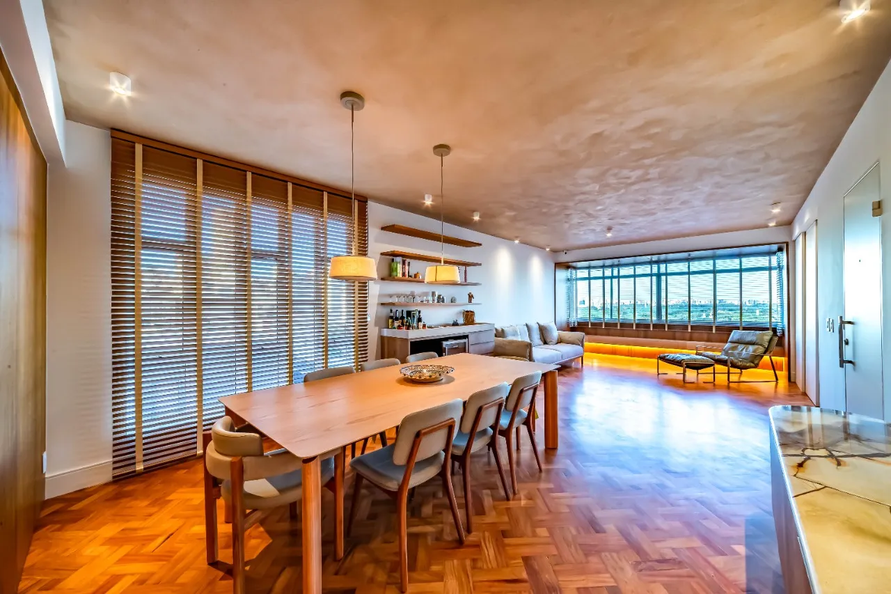 Apartamento reformado, com vista aberta e acabamentos impecáveis para viver Pinheiros com calma. – 22188
