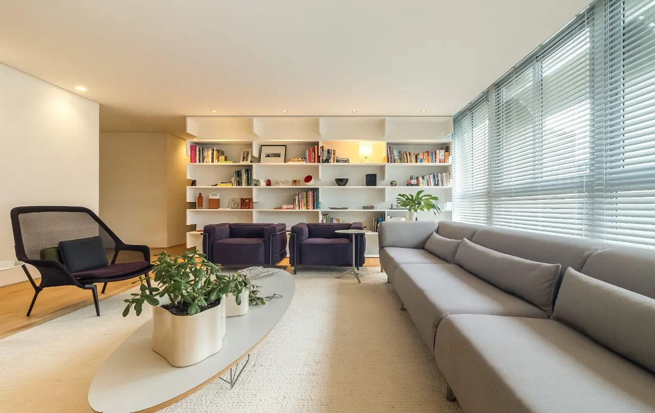 Apartamento com reforma minimalista impecável em edifício icônico de Rino Levi no Itaim Bibi. – 22190