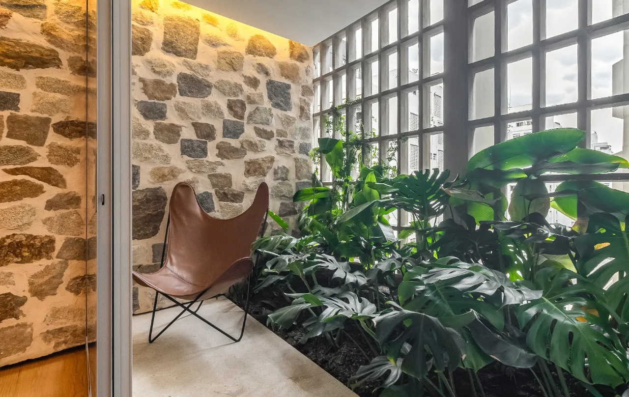 Apartamento com reforma minimalista impecável em edifício icônico de Rino Levi no Itaim Bibi. – 22190