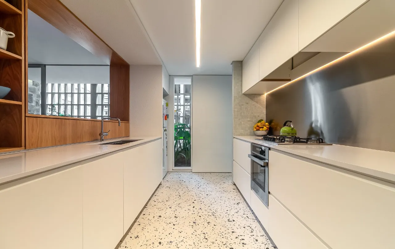 Apartamento com reforma minimalista impecável em edifício icônico de Rino Levi no Itaim Bibi. – 22190