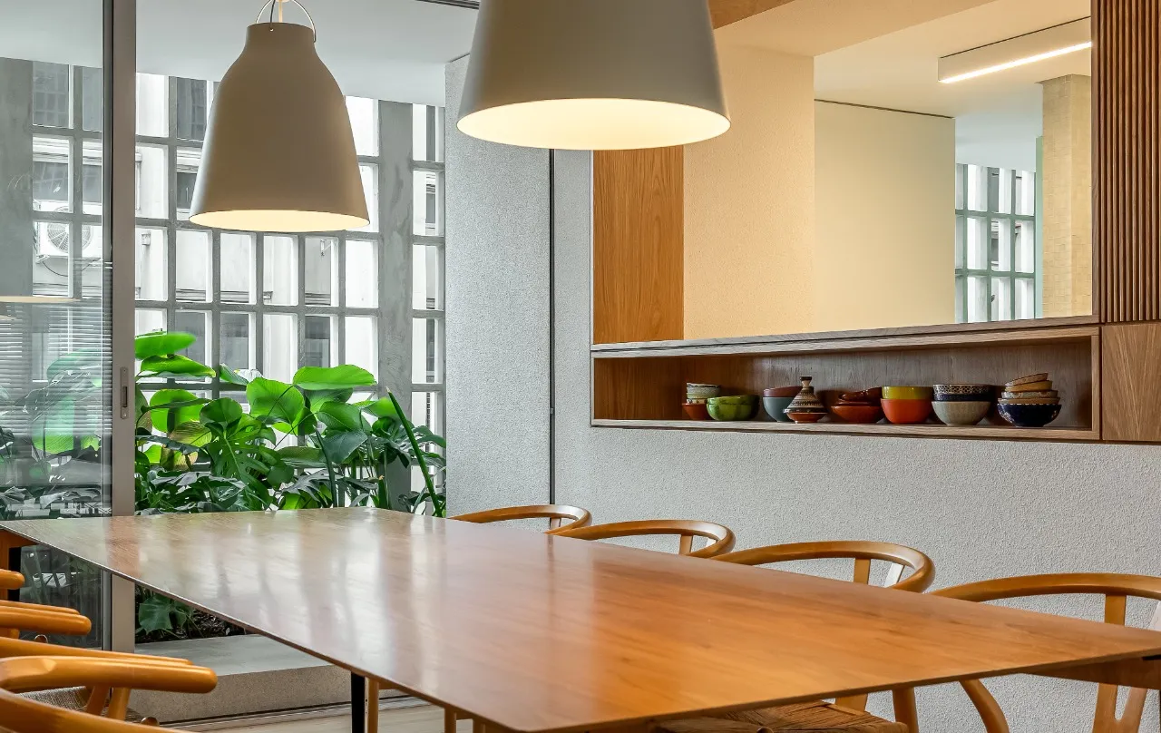 Apartamento com reforma minimalista impecável em edifício icônico de Rino Levi no Itaim Bibi. – 22190
