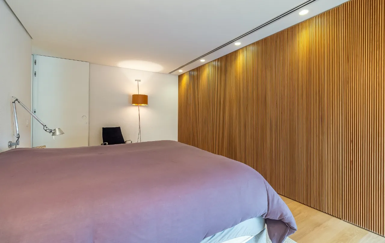 Apartamento com reforma minimalista impecável em edifício icônico de Rino Levi no Itaim Bibi. – 22190