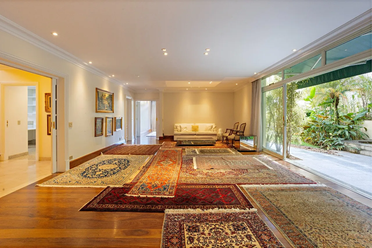 Residência contemporânea reformada na quadra em frente ao Parque Ibirapuera – 22204