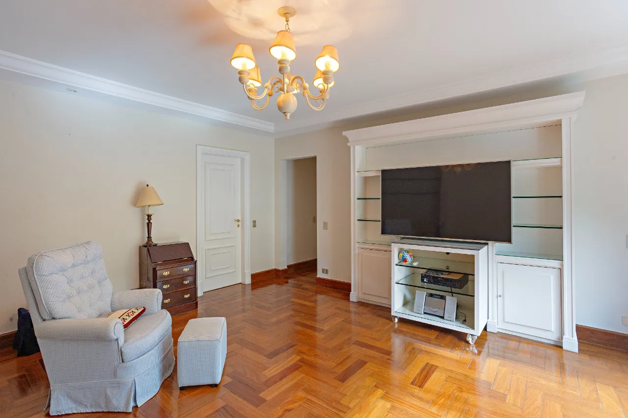Residência contemporânea reformada na quadra em frente ao Parque Ibirapuera – 22204