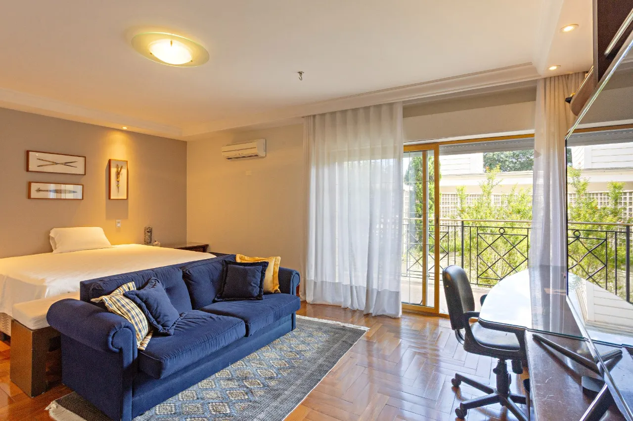 Residência contemporânea reformada na quadra em frente ao Parque Ibirapuera – 22204