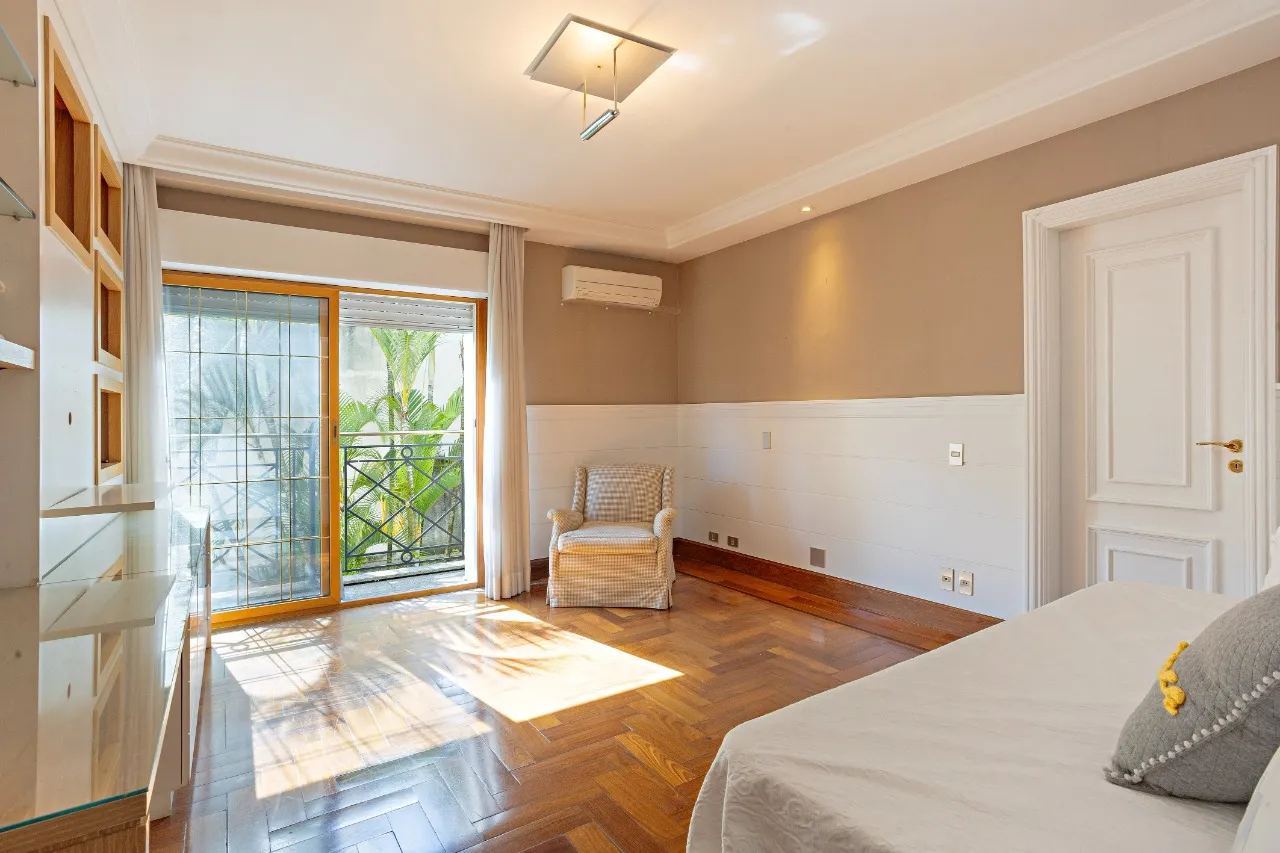 Residência contemporânea reformada na quadra em frente ao Parque Ibirapuera – 22204